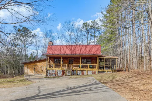 Cropwell Cabin w/ Fire Pit, Near Logan Martin Lake - 3-Star
