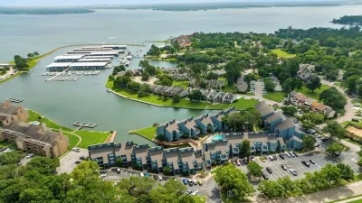 Lake Conroe Peaceful Perch Hotels near Lake Conroe