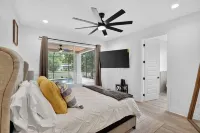 5 Mins to Casino, Private Pool, 4BR/3BA Retreat