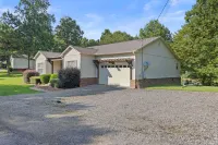 Lakefront Home on Smith Lake w/ Easy Water Access & Tritoon/Sea Doo Rental!