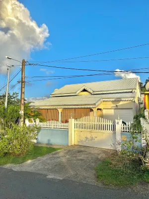 Charming villa ideally located Hotels in Les Abymes