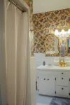 The Rose Room - Charming Private Studio w/ Ensuite Bath in Historic Home Hotels in Clinton
