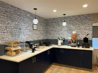 AmericInn by Wyndham Glendale/Milwaukee - breakfast