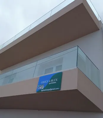 2-bedroom luxury apartment in lovely Galatas with seaview, AC, WiFi Hotels in Daratso