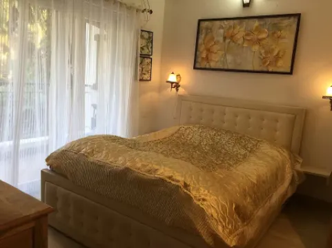 Shalom 1:Luxe1bhkApt/common pool /6minstoUddoBeach