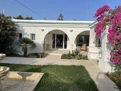 SEASONAL RENTAL VILLA BLEUE فنادق في 