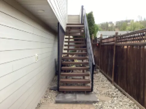 Fully appointed 2 bedroom carriage house in beautiful Penticton! Winter Rates!