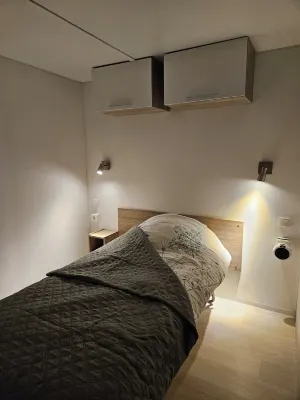 Natural residence with pond, near Pairi Daiza. Hotel a Geraardsbergen