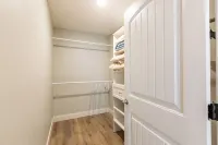 Charming guest house on private property with AC in quiet part of Ozark Hotels in Riverside Township