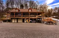 Amber Hills Lodge: Sauna,Golf Sim,Hot Tub,Theatre - 4-Star