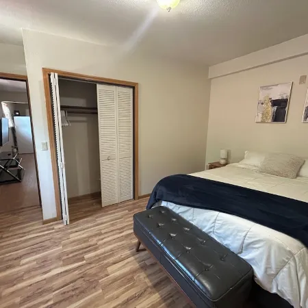 Cozy 1 bedroom apartment across from the airport with WiFi.
