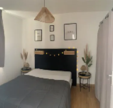 A 5 Minutes du Centre Historique D'honfleur ! Appartement Cosy Avec Piscine Hotels near Chapelle Notre-Dame-de-Grace