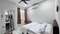 Charming 3-bedroom house with WiFi, AC & peaceful location in Bedong