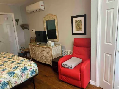 BlueRiverBreeze Suite! 3-6 min drive to Daytona Beach, Pictona pickleball courts Lavender Fields Day Spa 주변 호텔