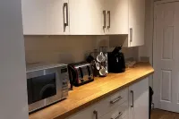 Curzon St - 4 Beds Sleeps 7 with Street Parking