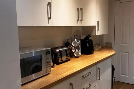 Curzon St - 4 Beds Sleeps 7 with Street Parking