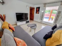 Villa Béliya 3 bd piscine mer 8 pers nord caraïbe Hotels in Le Carbet