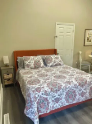 Charming 1-bedroom apartment in fantastic Warren with AC