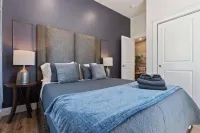 Industrial Modern Getaway -Hot Tub -Exposed Brick- Firepits -READ DESCRIPTION