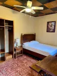 Spacious 5-bedroom house in amazing León with AC, WiFi Hotels in 