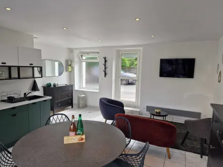 Small Paimpolaise house 2 minutes' walk from town center and port. Отели в г. Пемполь