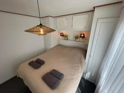 Big deluxe chalet with private jacuzzi, swimming pool on park. Hotels near Country Residence Museum Jachthuis Sint Hubertus