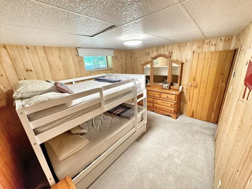 Lakeside Bliss Tait Lake – Cozy 3 Bed Cottage with Hot Tub & Private Waterfront! Hotel a Bancroft