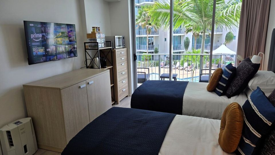 Cairns Tropical Reefside Family Apartment