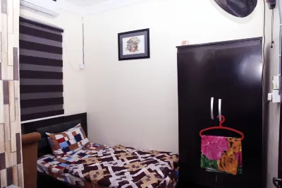 Smilley's Place - Ms Roffi Close to Unilag Hotels in Yaba