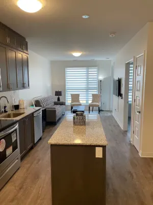 Executive Luxury Apartment. Hotels near The Meeting House Oakville