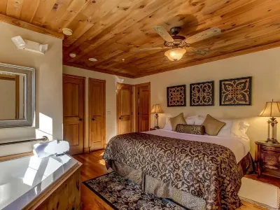 Luxurious King bedroom Suite nestled in the North Georgia Mountains Hotels near Tallulah Gorge State Park