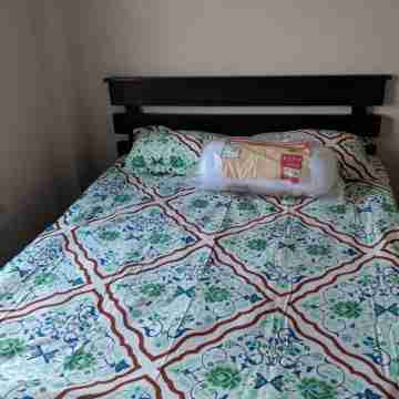 New Top Floor 2 BHK Furnished apartment - 25 mins from Airport Rooms