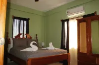 Roof top pool, 1 fully equipped Queen Suite, 1 min beach access فنادق في 