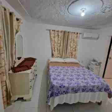 Cozy 2 Bed in Ocho Rios Rooms