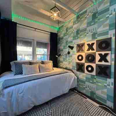 Lucas Oil Stadium Sanctuary! Hot Tubs! Games! Rooms