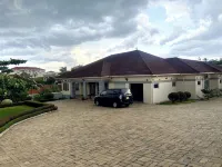 Spacious and staffed 4-bedroom house with WiFi and AC in Blantyre