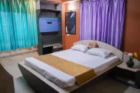 "Prime 4BHK: Ideal Location, 5 Min Walk to Market Hotels in 