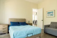 North Muskoka Lake Front 5 Bdrm Newly Built Cottage luxurious Modern Amenities. فنادق في Ryerson