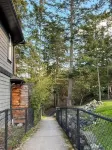 Charming 4-bedroom house in Langford next to Thetis lake Hotels in Langford