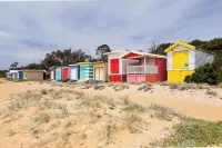 Miss Sunshine Boutique Accommodation Mount MarthaPool, Pet & Kid Friendly