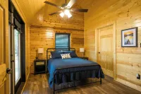 Hillside Hideaway - Lakefront Cabin