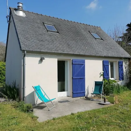 Quiet village, walking distance to the beach