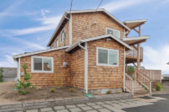 Seaside Pura Vida Villa steps from beach and bike path in the heart of Seaside!