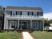 Fully Renovated Historic Home with bluff views of Missouri River & Valley アチソンのホテル