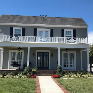 Fully Renovated Historic Home with bluff views of Missouri River & Valley