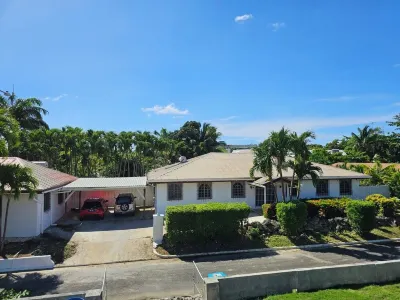 Beautiful and Cozy 3 Bedroom Home in walking distance to the beach and shops! Hotels in 