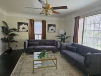 Chic & Classy 1-Bedroom House in Quiet Area.  Short Walk to Downtown and Ferry.