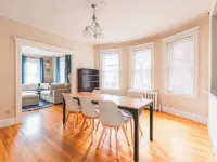 Boston 4BD-5 min walk to Train&Beach/10min-Airport-Free Parking Hotels in Revere