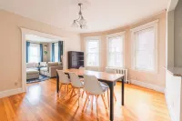Boston 4BD-5 min walk to Train&Beach/10min-Airport-Free Parking
