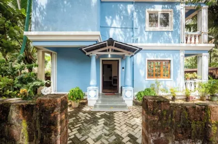 20 Mins From Sunburn, Charming 1BHK Apt in Siolim Отели в г. Сиолим